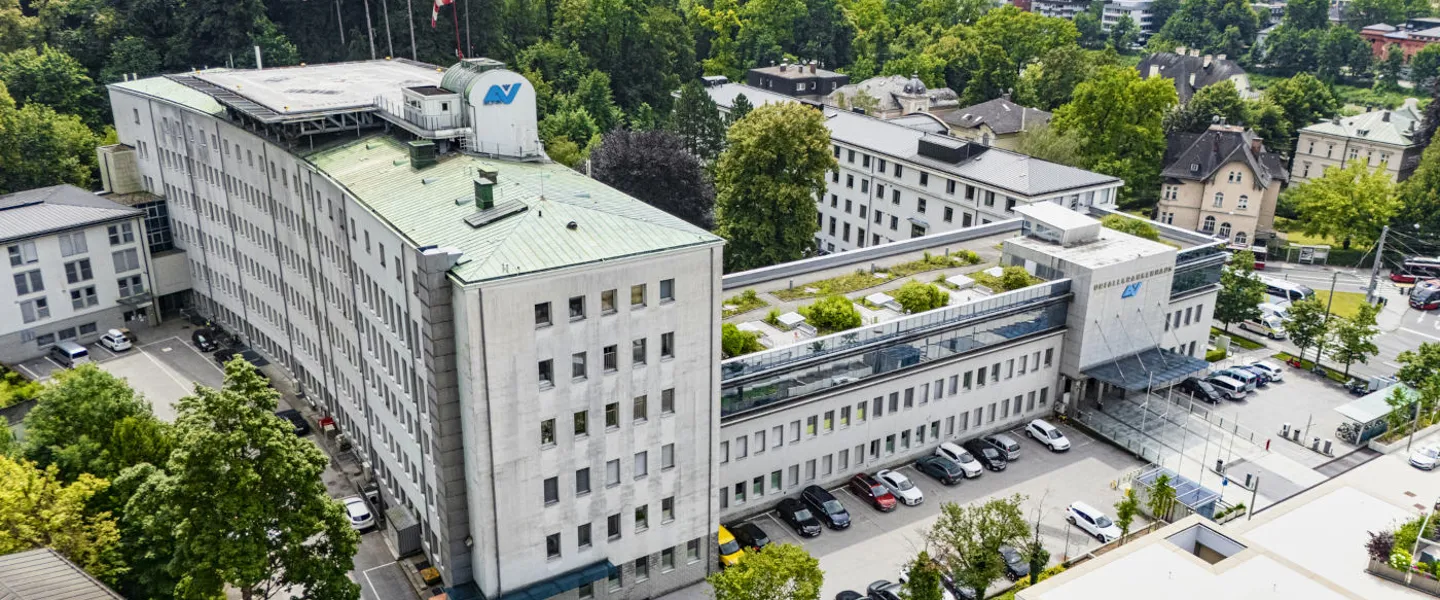 Außenaufnahme aus der Luft vom UKH Salzburg inklusive der AUVA-Landesstelle Salzburg Außenaufnahme aus der Luft vom UKH Salzburg inklusive der AUVA-Landesstelle Salzburg