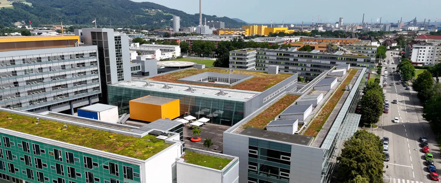 Außenaufnahme aus der Luft vom UKH Linz inklusive der AUVA-Landesstelle Linz Außenaufnahme aus der Luft vom UKH Linz inklusive der AUVA-Landesstelle Linz